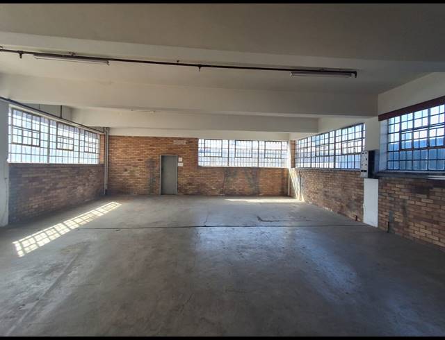 926M² WAREHOUSE TO LET IN BENROSE